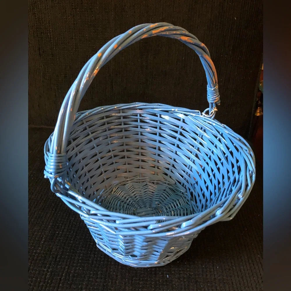 10936 VINTAGE Blue Wicker Basket With White Basket Liner Gingham Bows